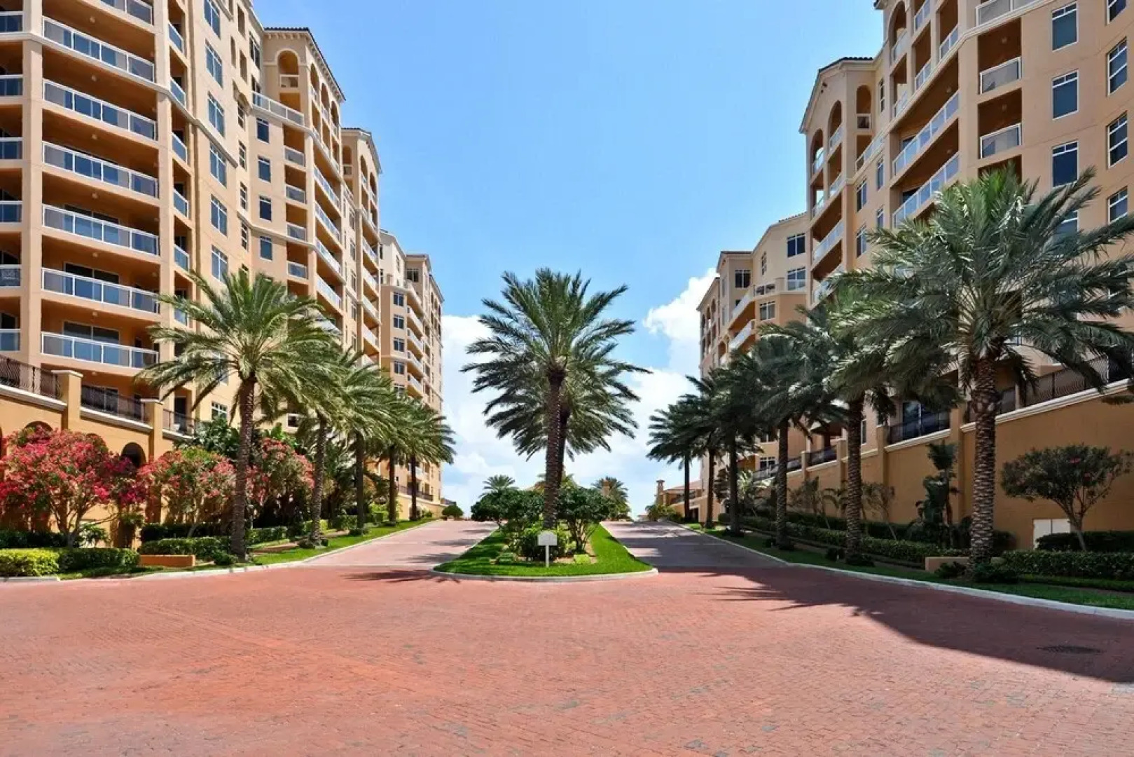 Stunning Beach Front 3 Bd Apartment @ Clearwater Belle Harbor 401