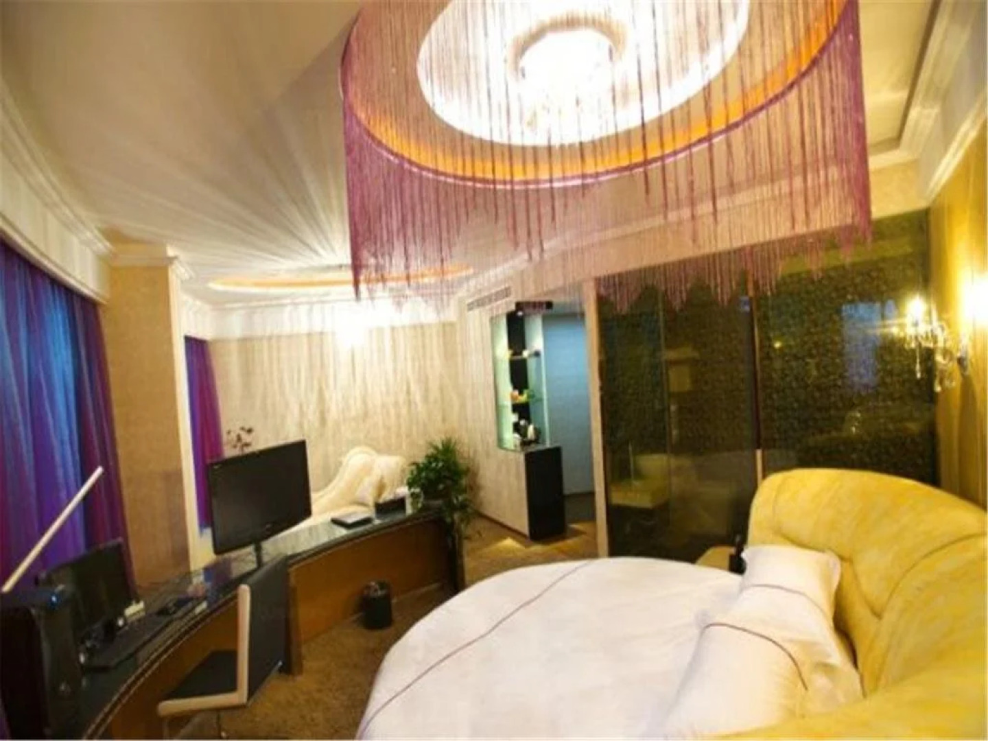 Lishui Jia Yi City Hotel