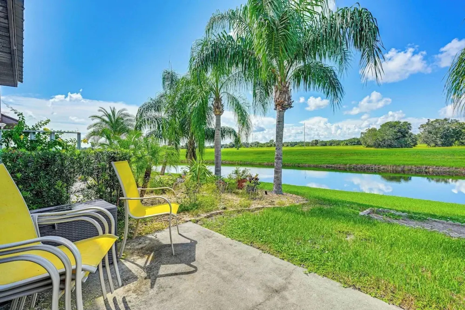 Sunny Canal-view Villa w/ Lanai in Sebring!