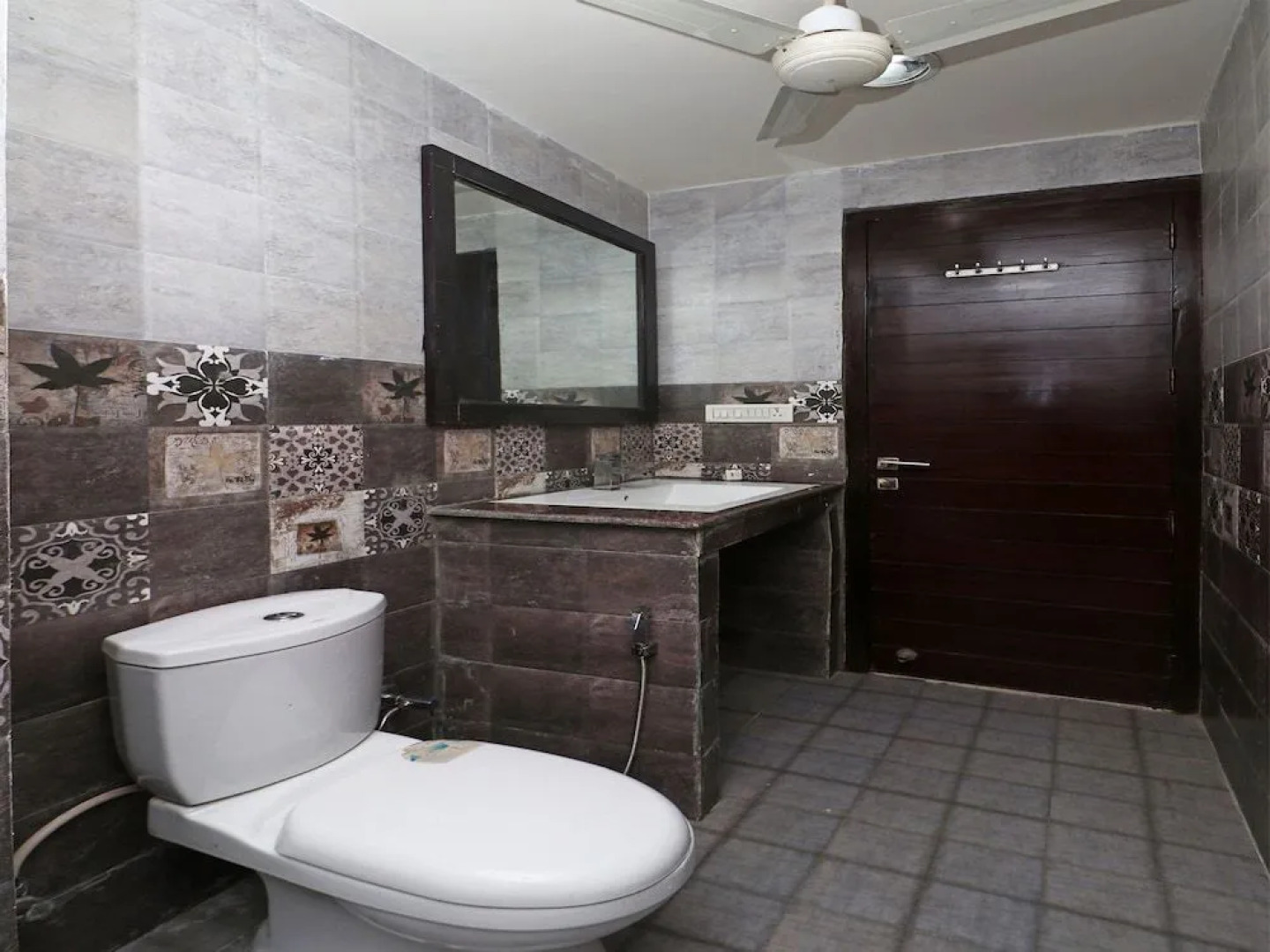 OYO 11878 Hotel De DS Plaza