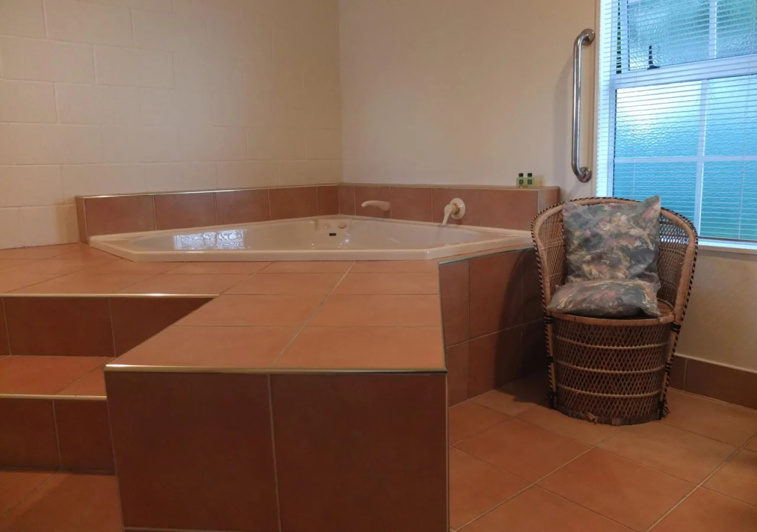 Colonial Court Motel