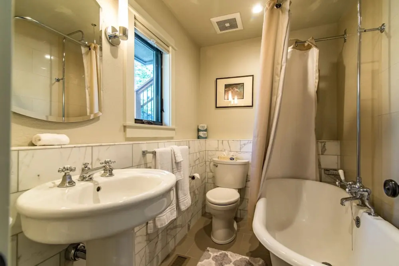 4br Lake View W/ Double Decks 4 Bedroom Cabin