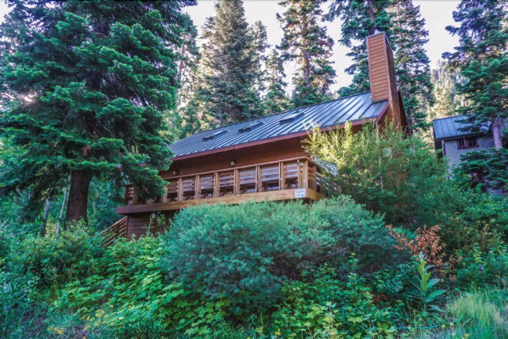 Eagles`s Eyrie 5 Bedrooms 2.5 Bathrooms Home