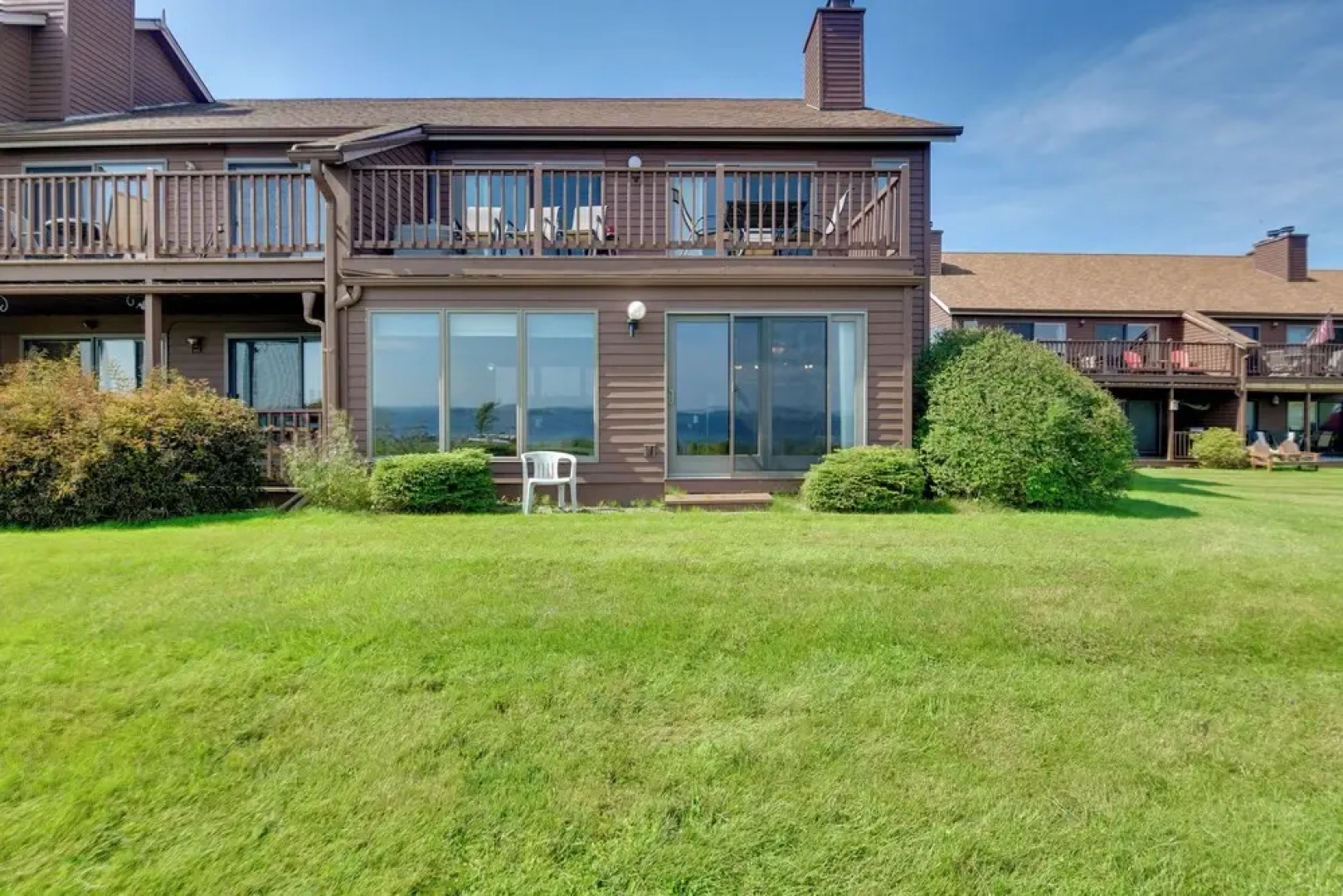 Pool Access: Waterfront Lake Memphremagog Condo!