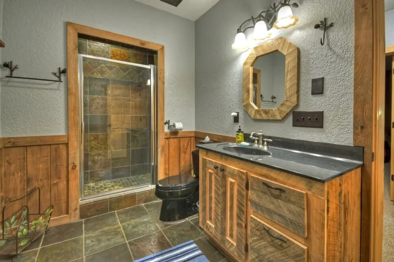 Heavens Doorstep- Stunning Mtn & Lake Nottley View