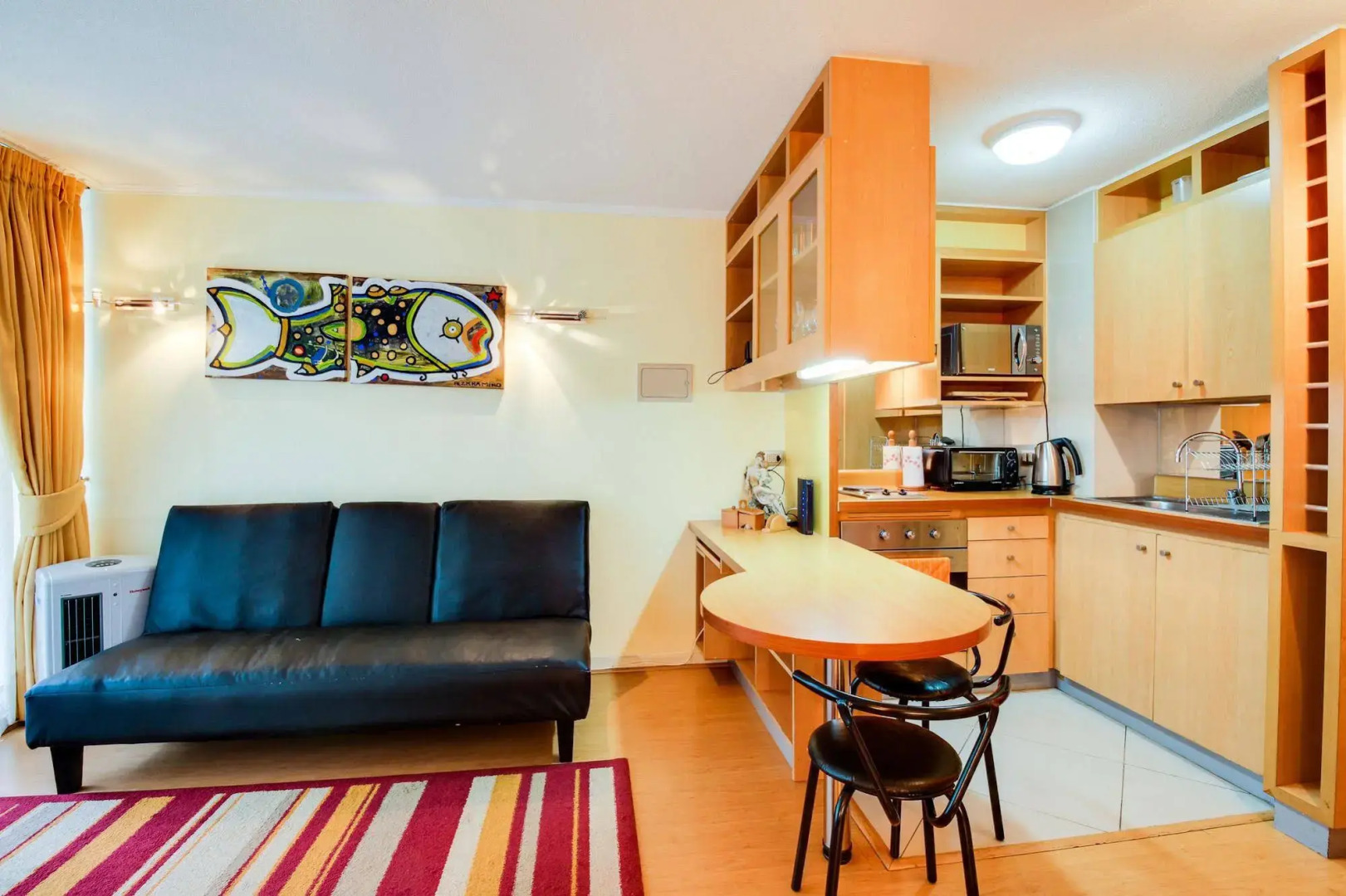 Urban Getaway Near the Sea