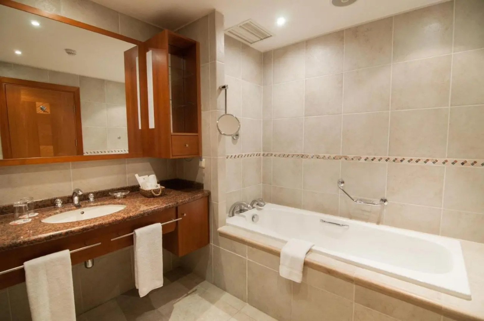 Park Lake Luxury Hotel