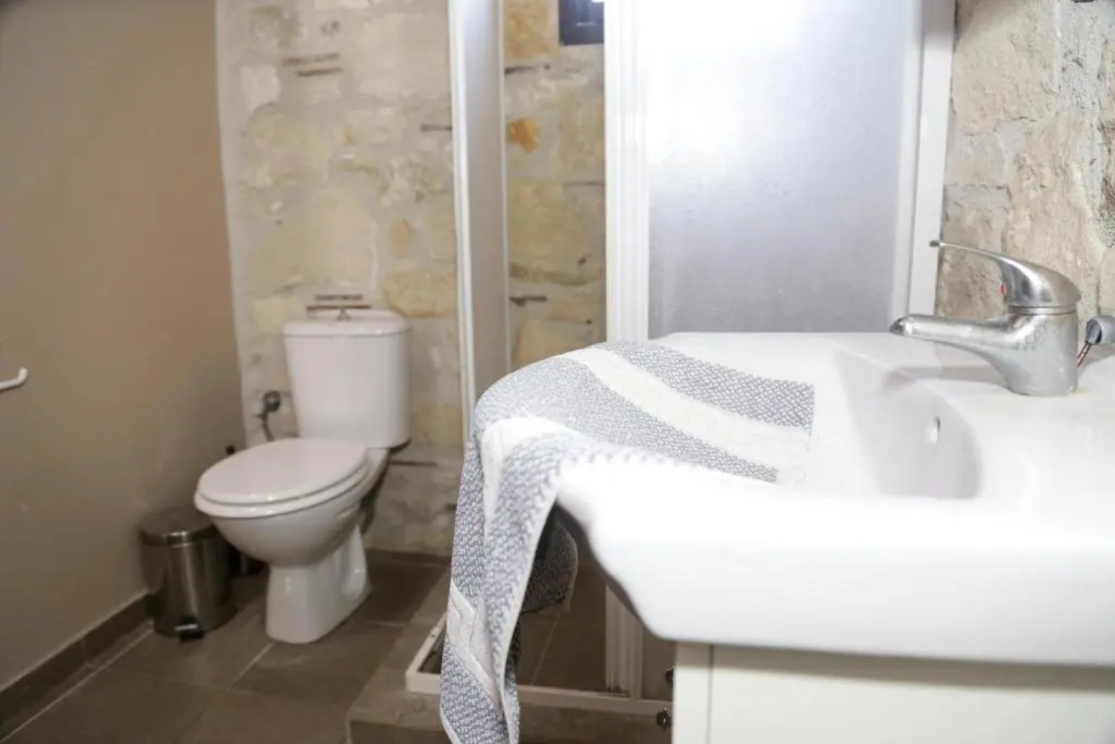 Gioulis Apartments & Studios