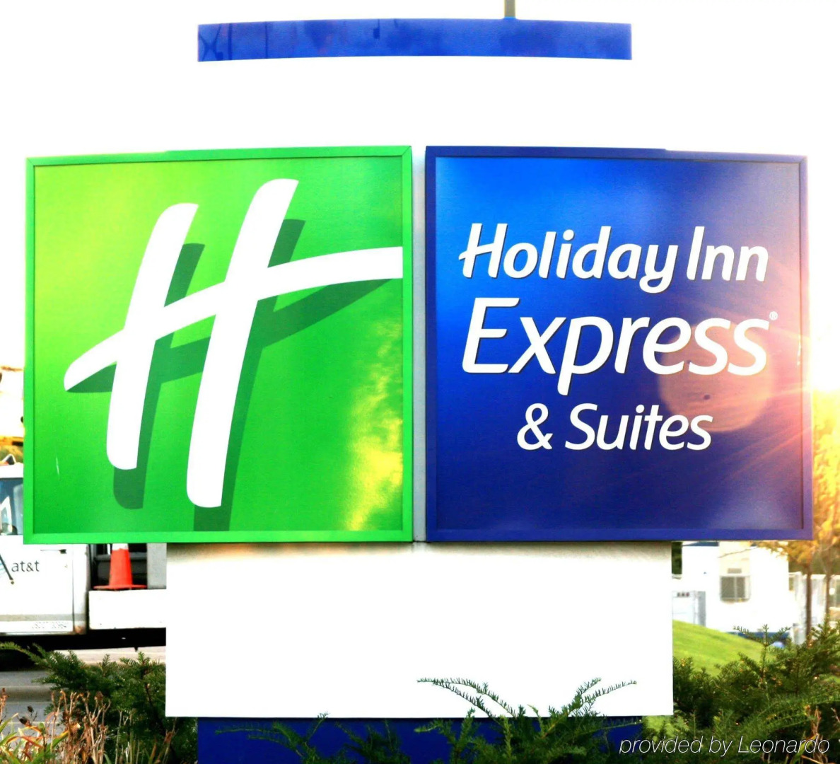 Holiday Inn Express & Suites Youngstown West - Austintown by IHG