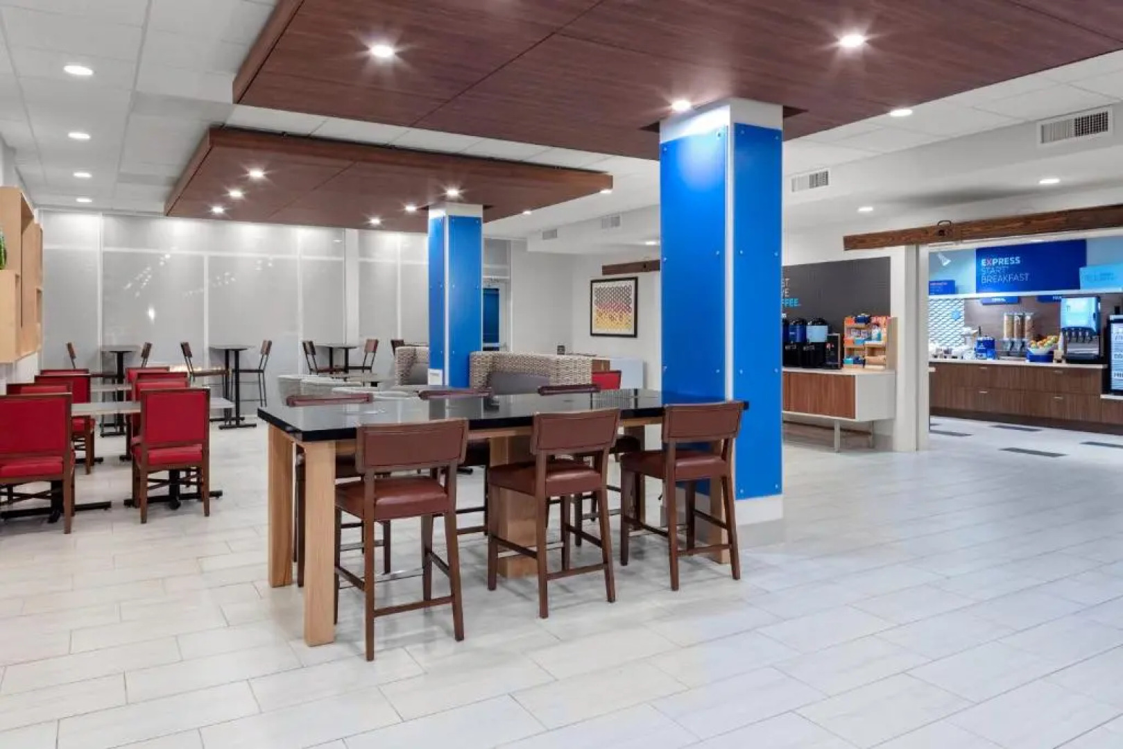 Holiday Inn Express & Suites Wilmington West - Medical Park by IHG