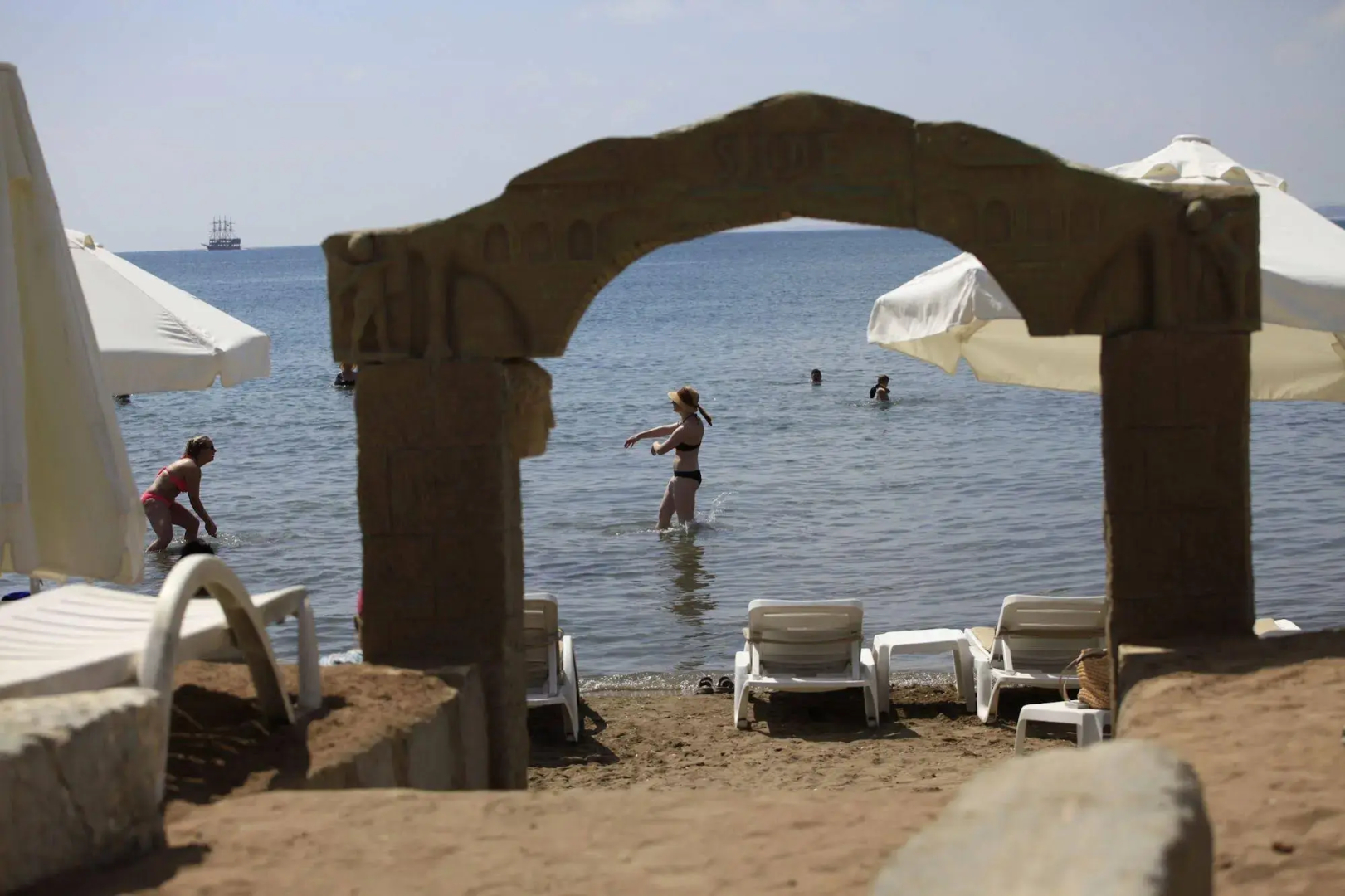 Отель Leda Beach