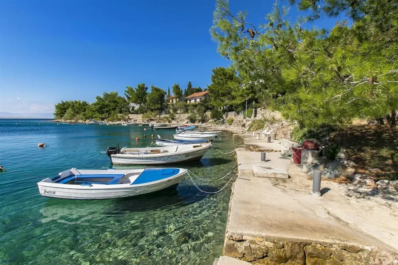 Apartment and Rooms Tina