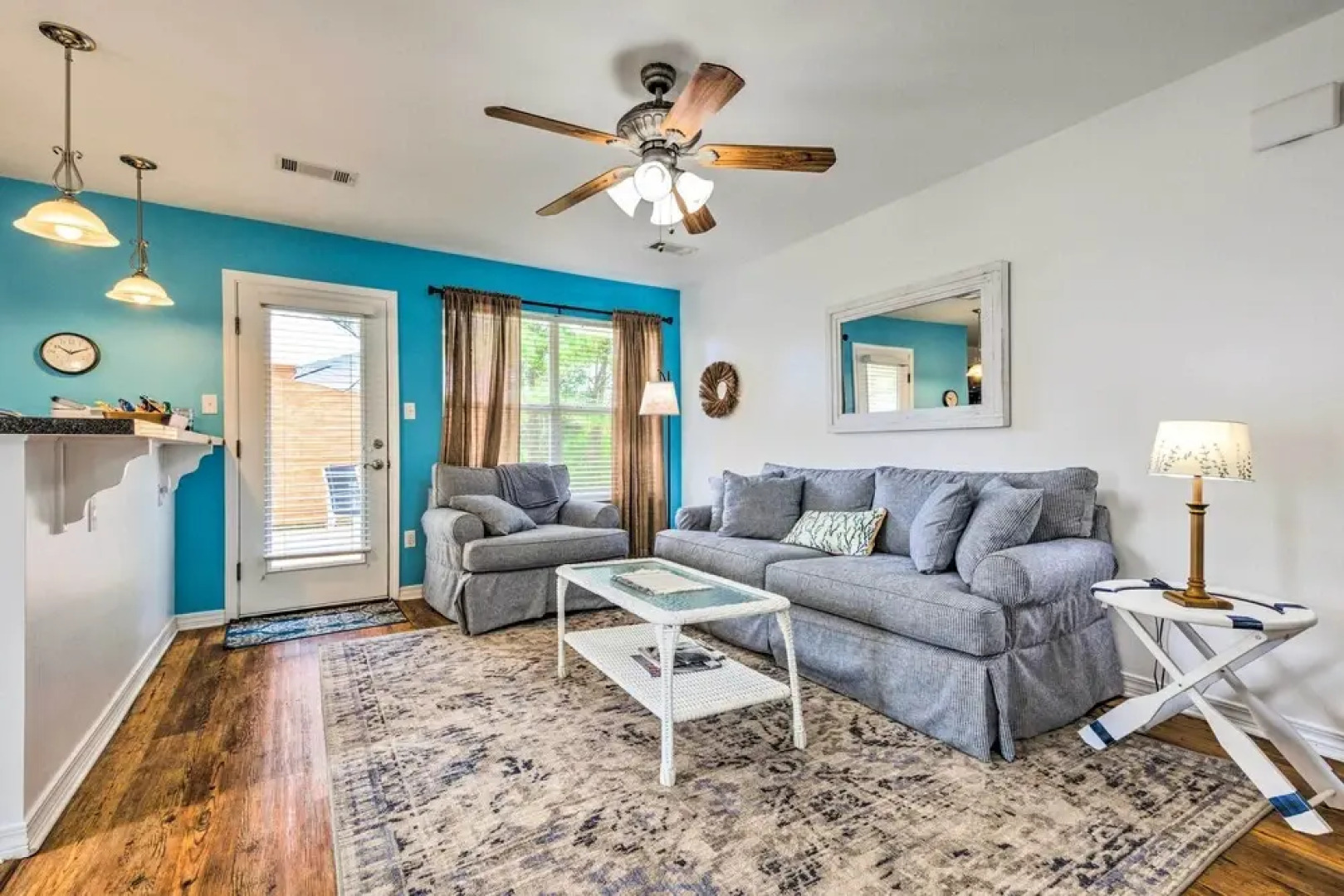 Secluded 'La Mer Cottage' < 1 Mi to Beach!