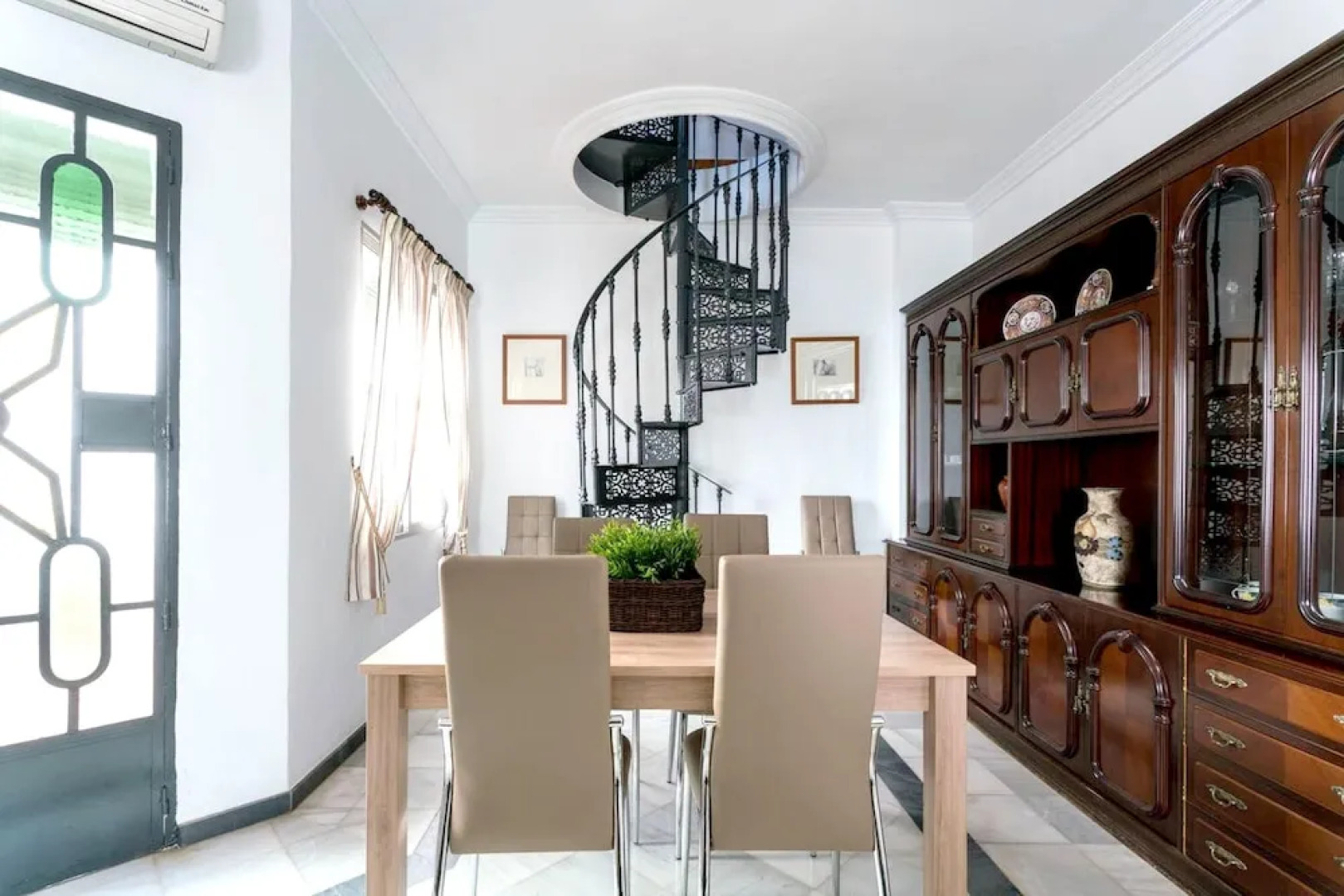 House With 6 Bedrooms in Villamanrique de la Condesa, With Private Pool and Enclosed Garden Near the Beach