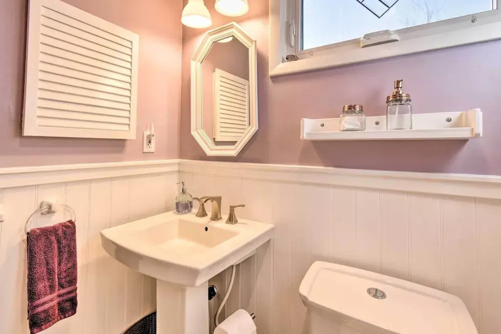 Classic Chesapeake Beachside Cottage w/ Porch!