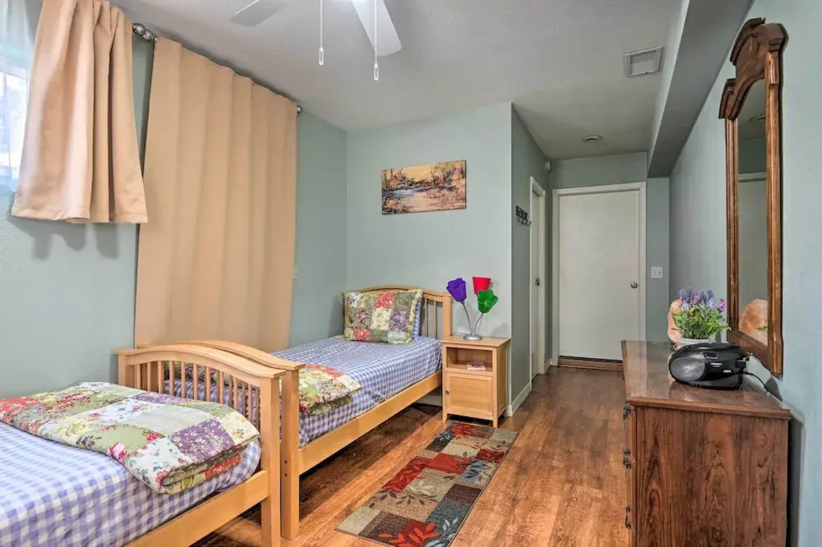 Flagstaff Retreat w/ Large Yard, Balcony & Views!