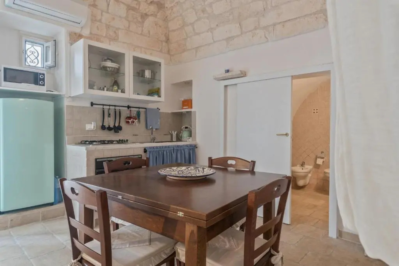 White House Flats & Studios