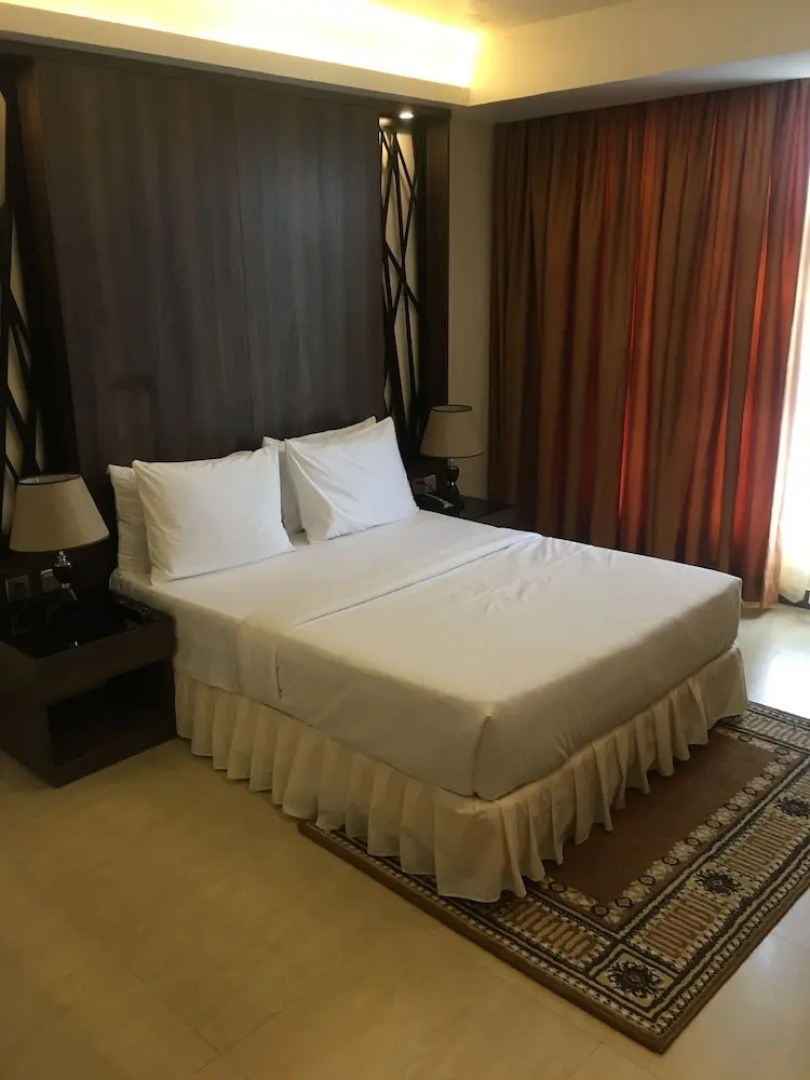 Golden Tulip Agulu Lake Hotel & Resort