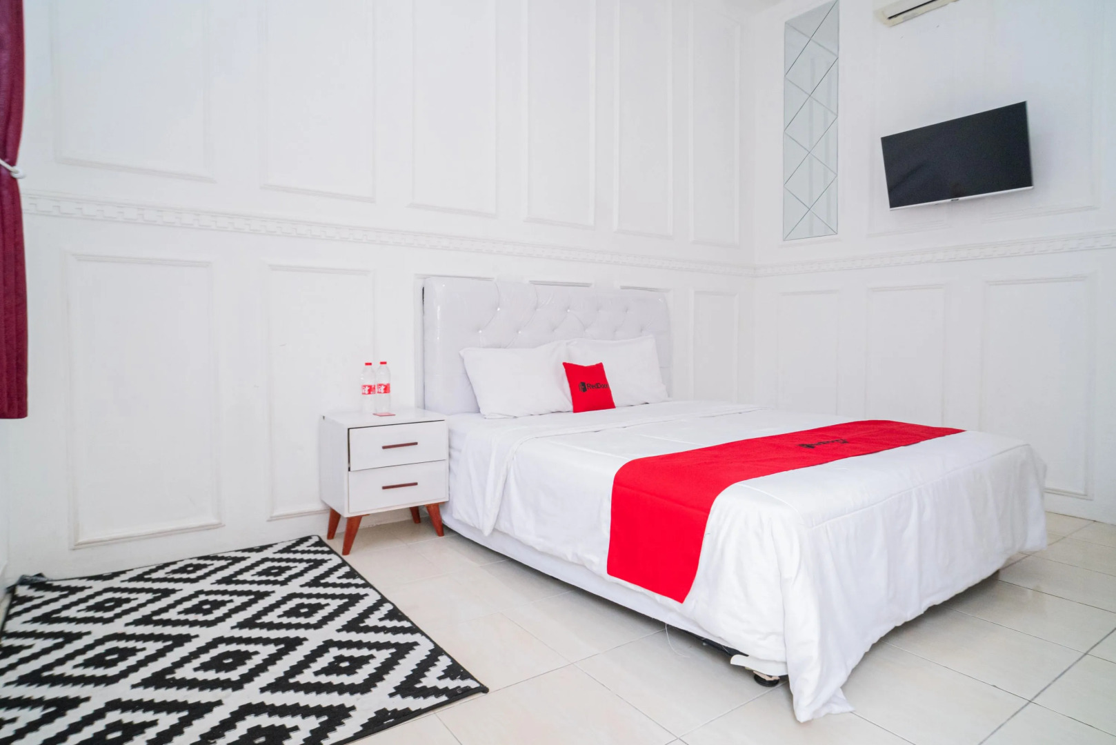 RedDoorz Syariah @ Aura Homestay