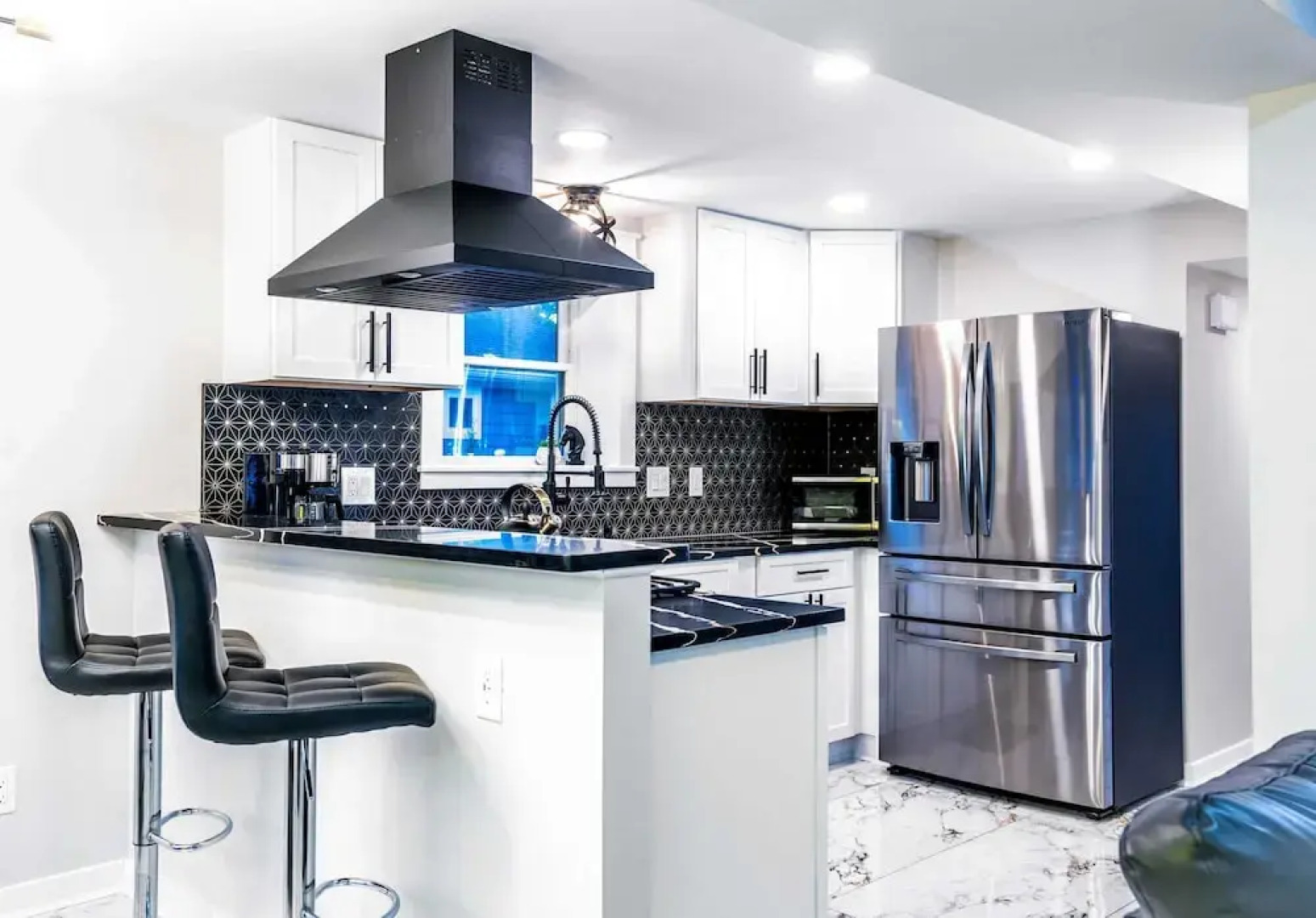 Gatsby Theme Near Downtown w Game Room, EV Charger