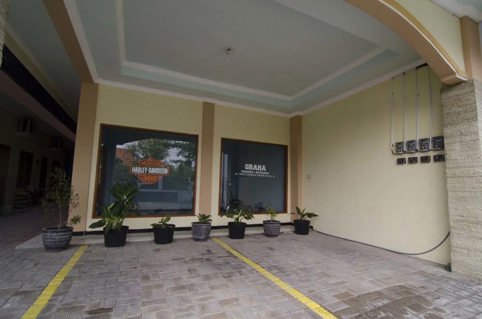 RedDoorz Near Ciputra World 2