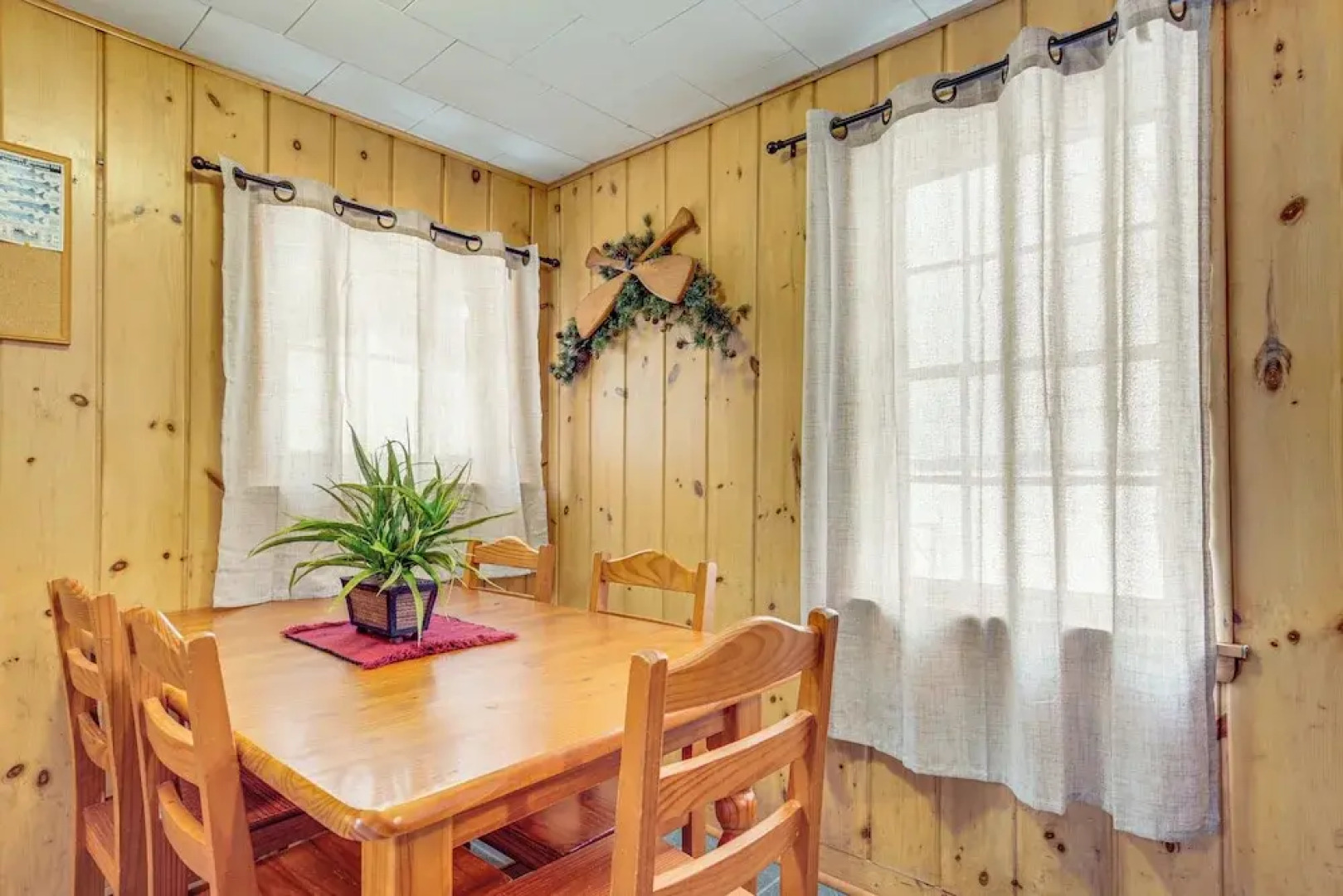 South Twin Lake Cabin w/ Seasonal Dock & Slip!