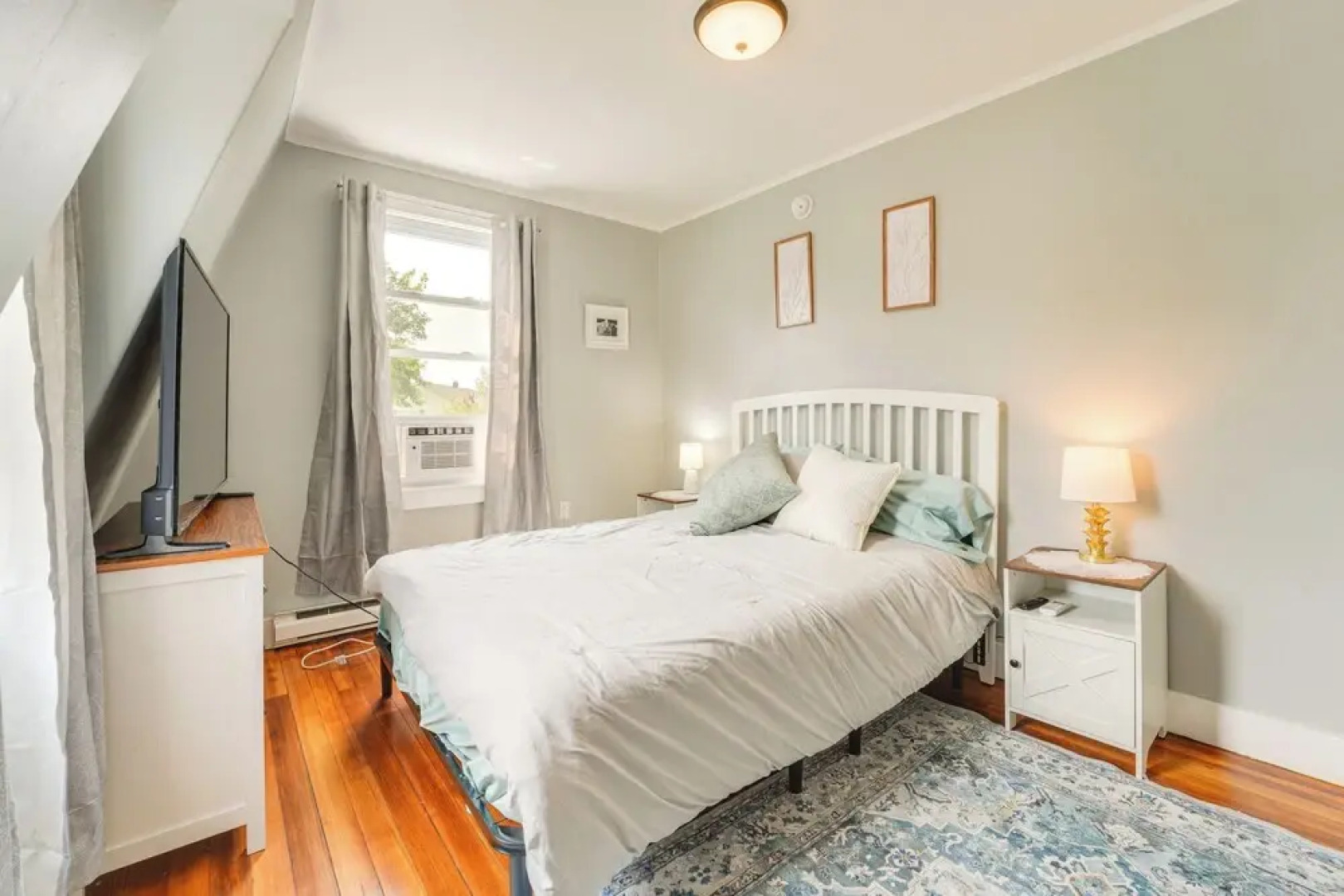 Charming Home < 2 Mi to Ocean Park & Pier!