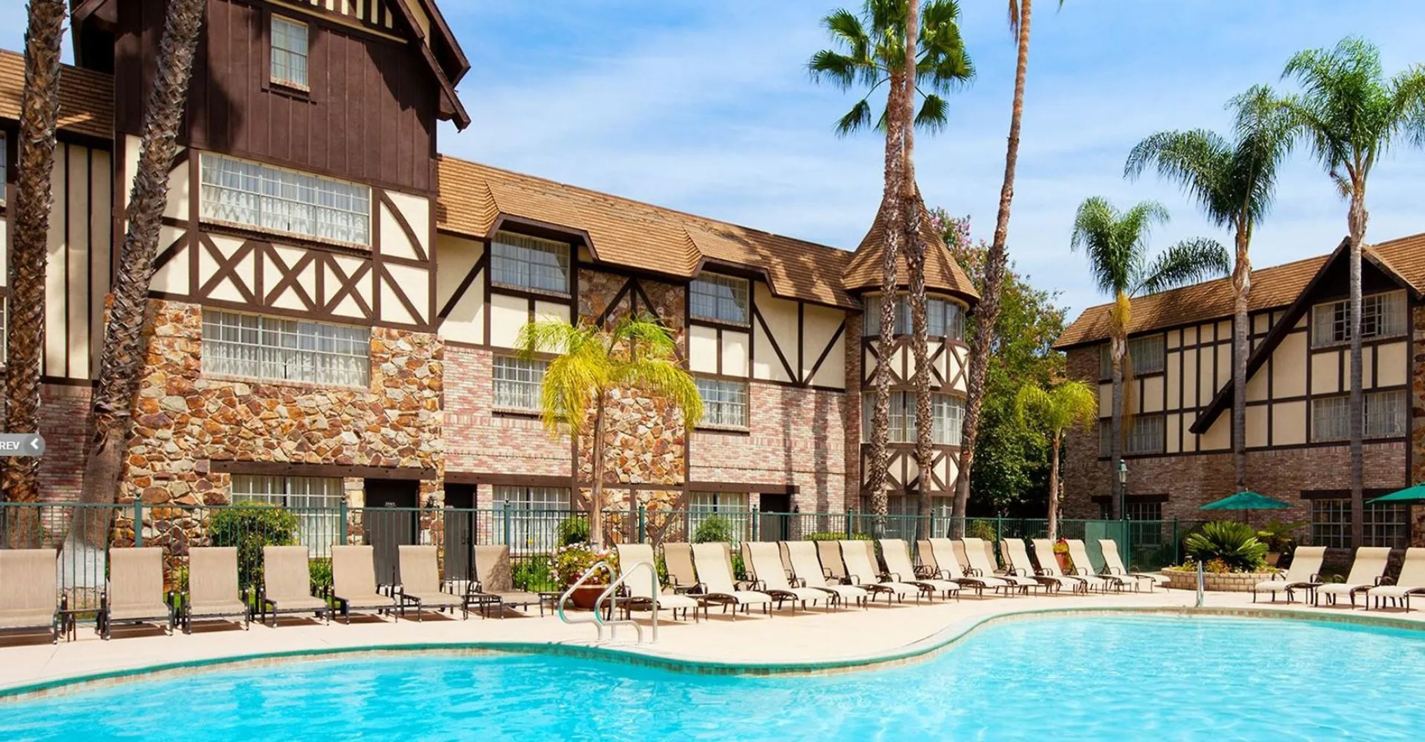 Anaheim Majestic Garden Hotel