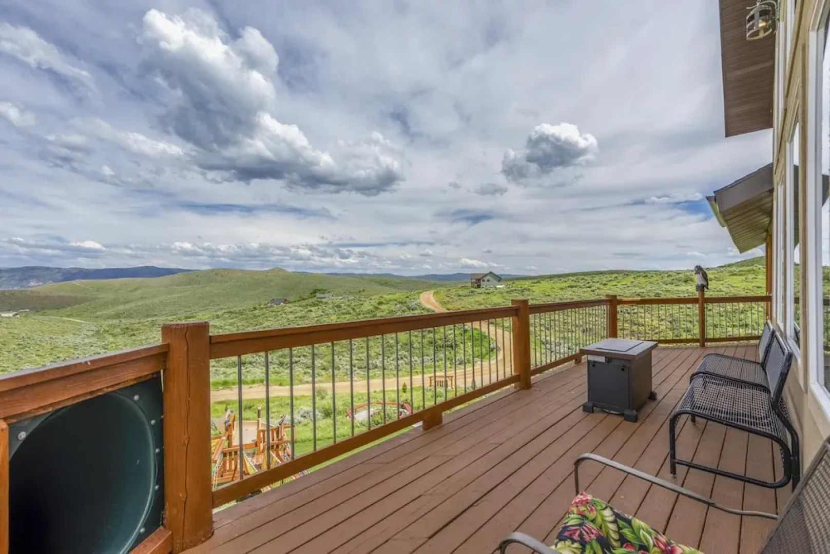 Family FUN Cabin! Sleeps 36, Mountainside w/ Beach Access, and Kid Paradise Yard