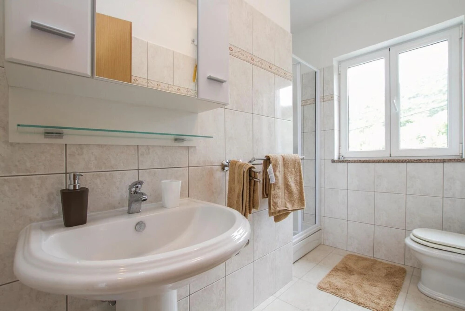 Awesome Home in Drenje With Wifi and 4 Bedrooms