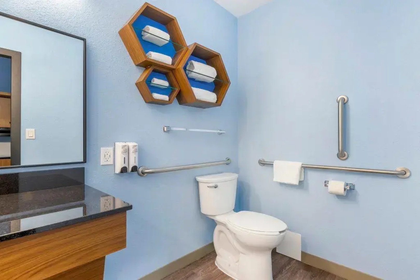 HomeTowne Studios by Red Roof Tampa - Airport