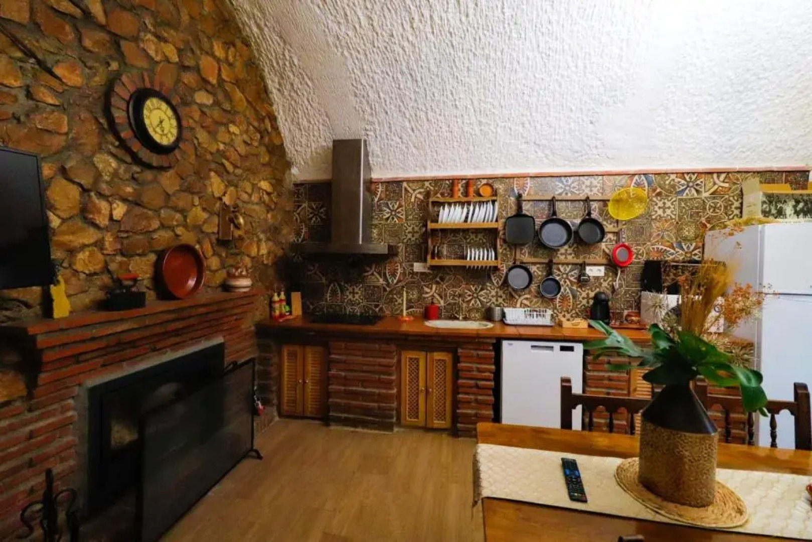 2 bedrooms house with shared pool furnished garden and wifi at Purullena