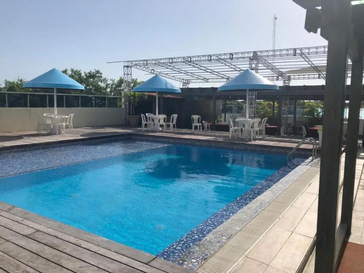 Golden House Hotel & Restaurant