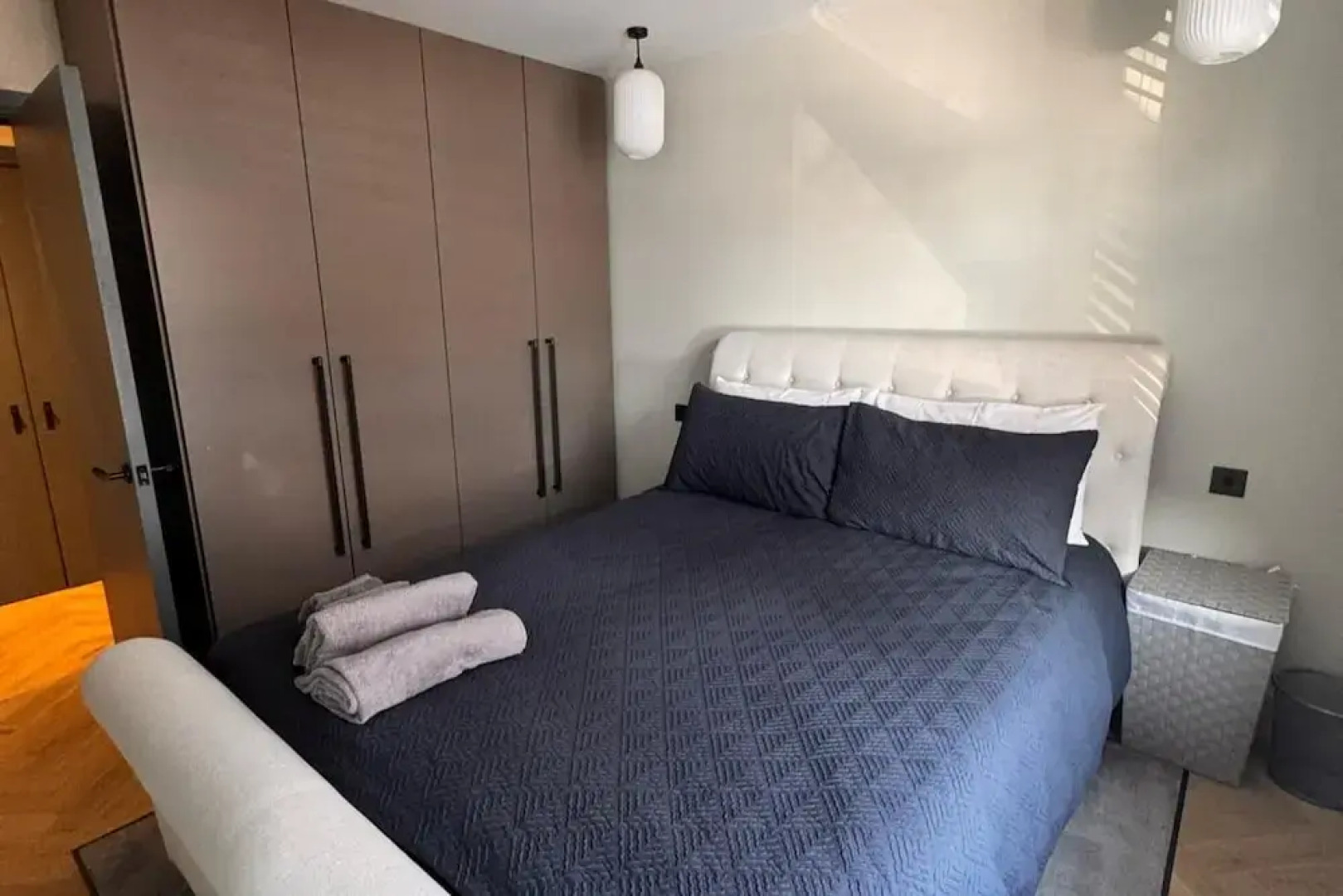 Thames Ditton Apt - Sleeps 6 - Garden & Bbq