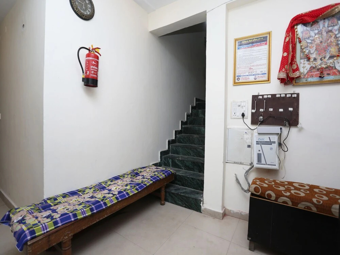 Oyo 30850 Hotel Hira