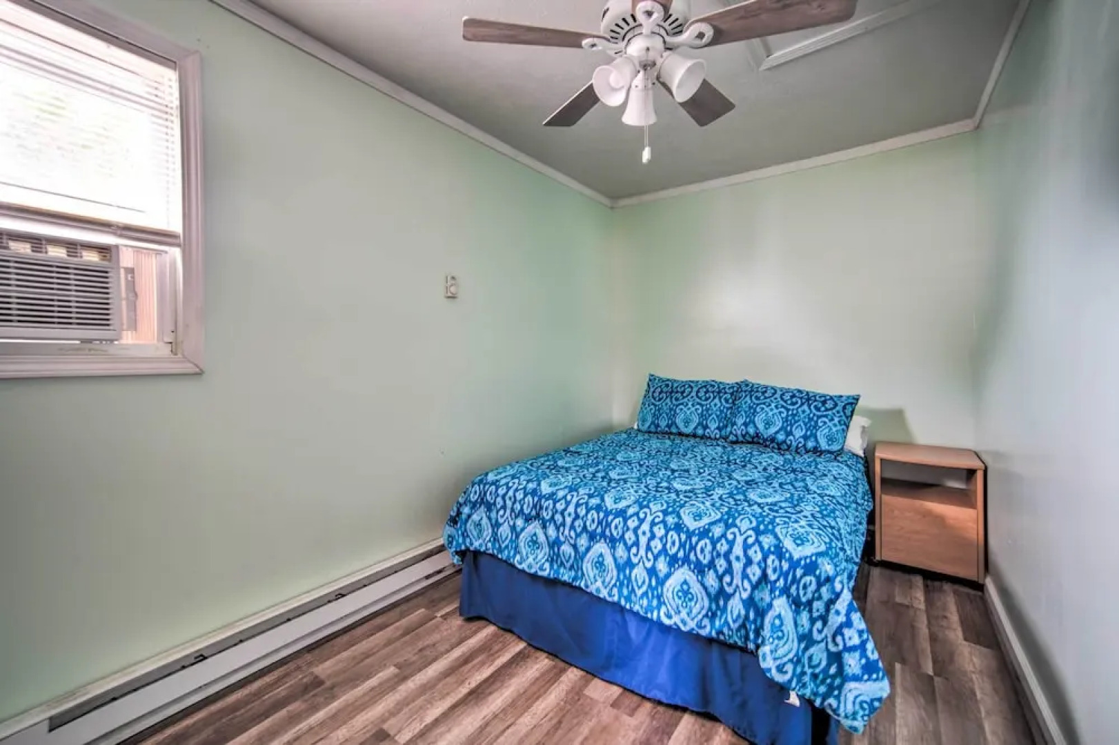 Geneva-on-the-lake Cottage w/ Patio: Walk to Shore