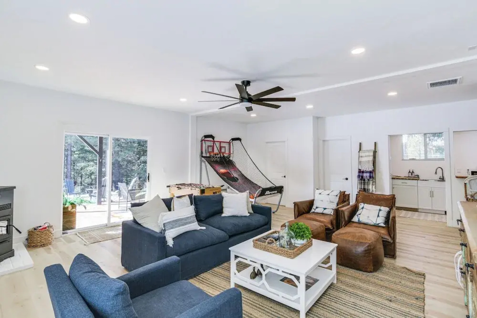 Westwood Cabin: Lake Almanor Across the Street!