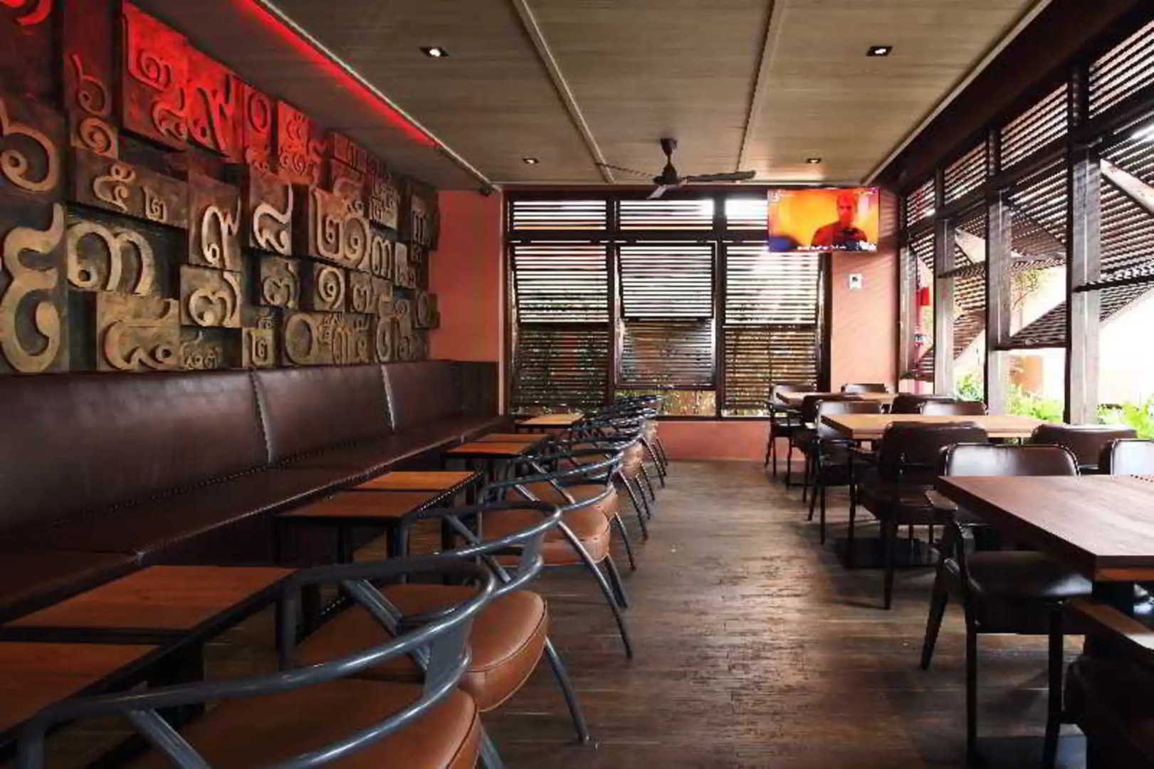 Rambuttri Village Inn & Plaza