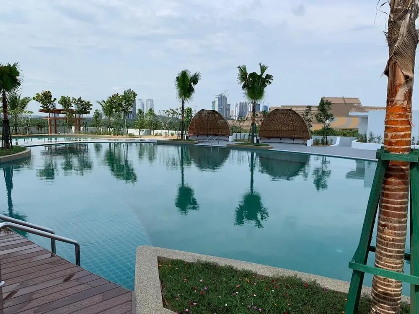 Urban Nomad at Almas Suites