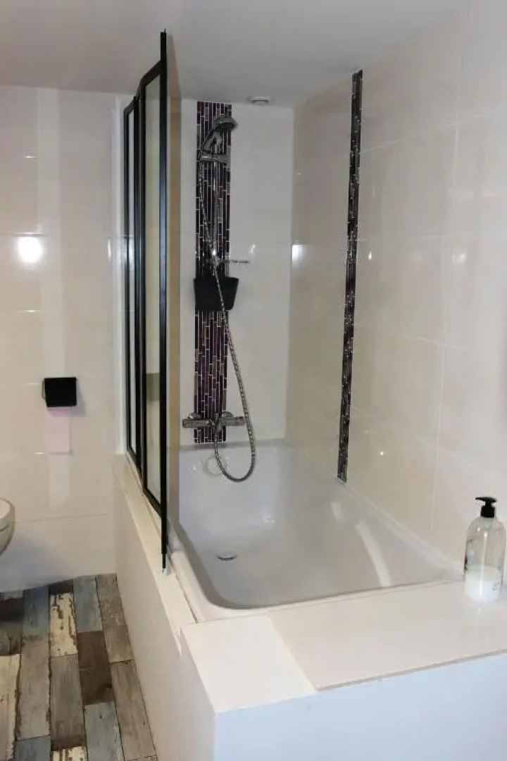 Maison de 2 chambres avec jacuzzi jardin clos et wifi a Sains