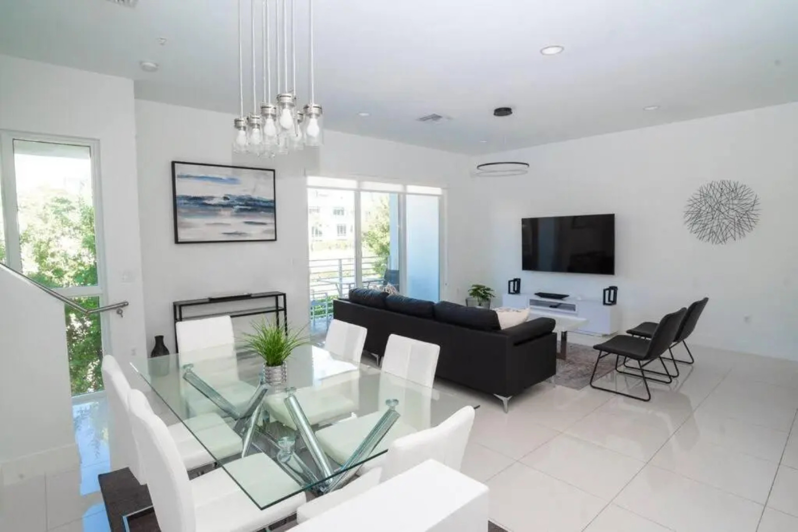 Ocean Front contemporary 3 Bedroom townhouse.