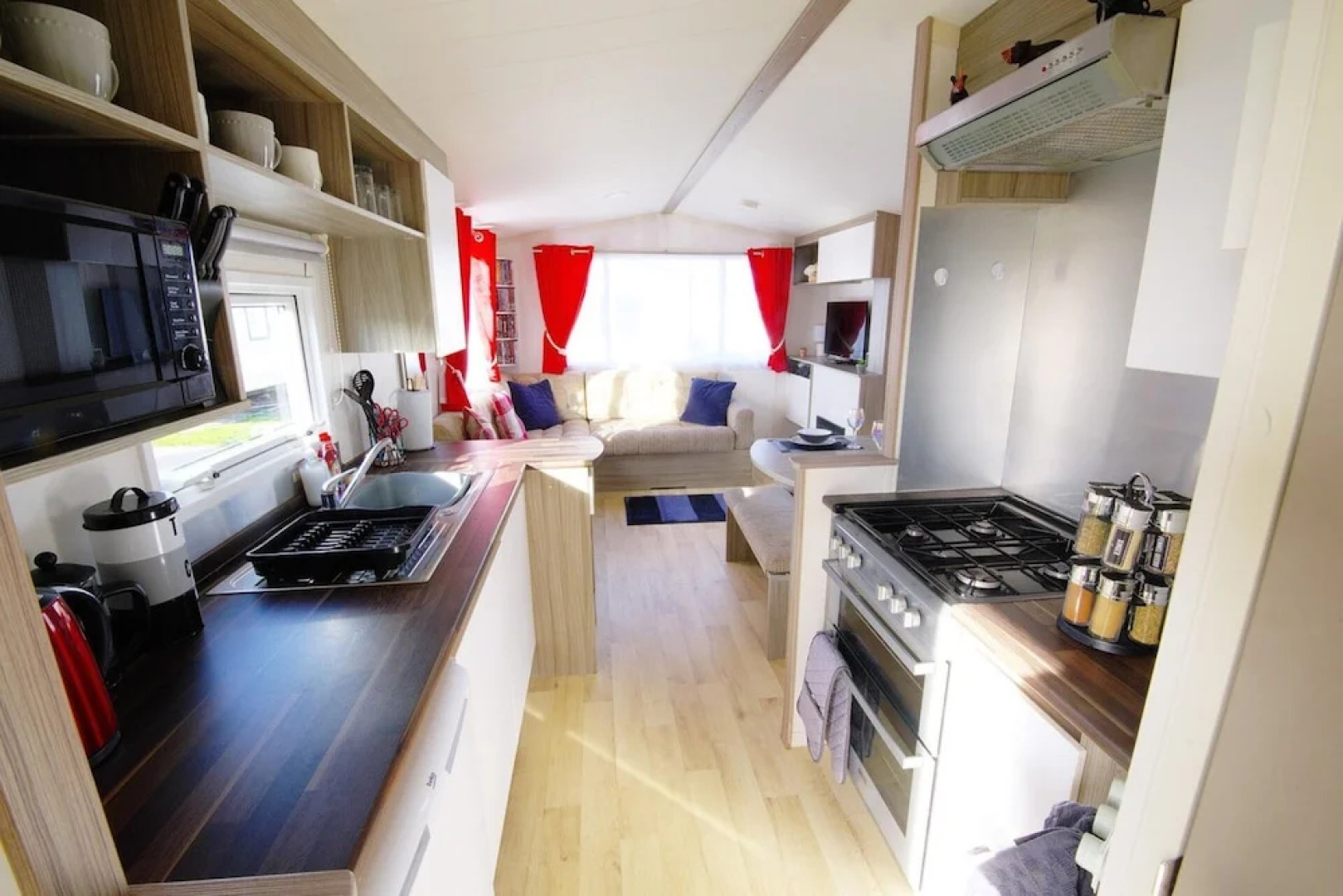Lovely 2-bed Static Caravan in Rhyl