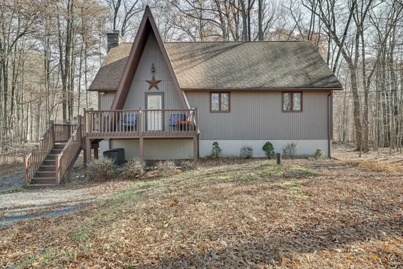 Peaceful Pocono Lake Cabin: Walk to Pine Lake!