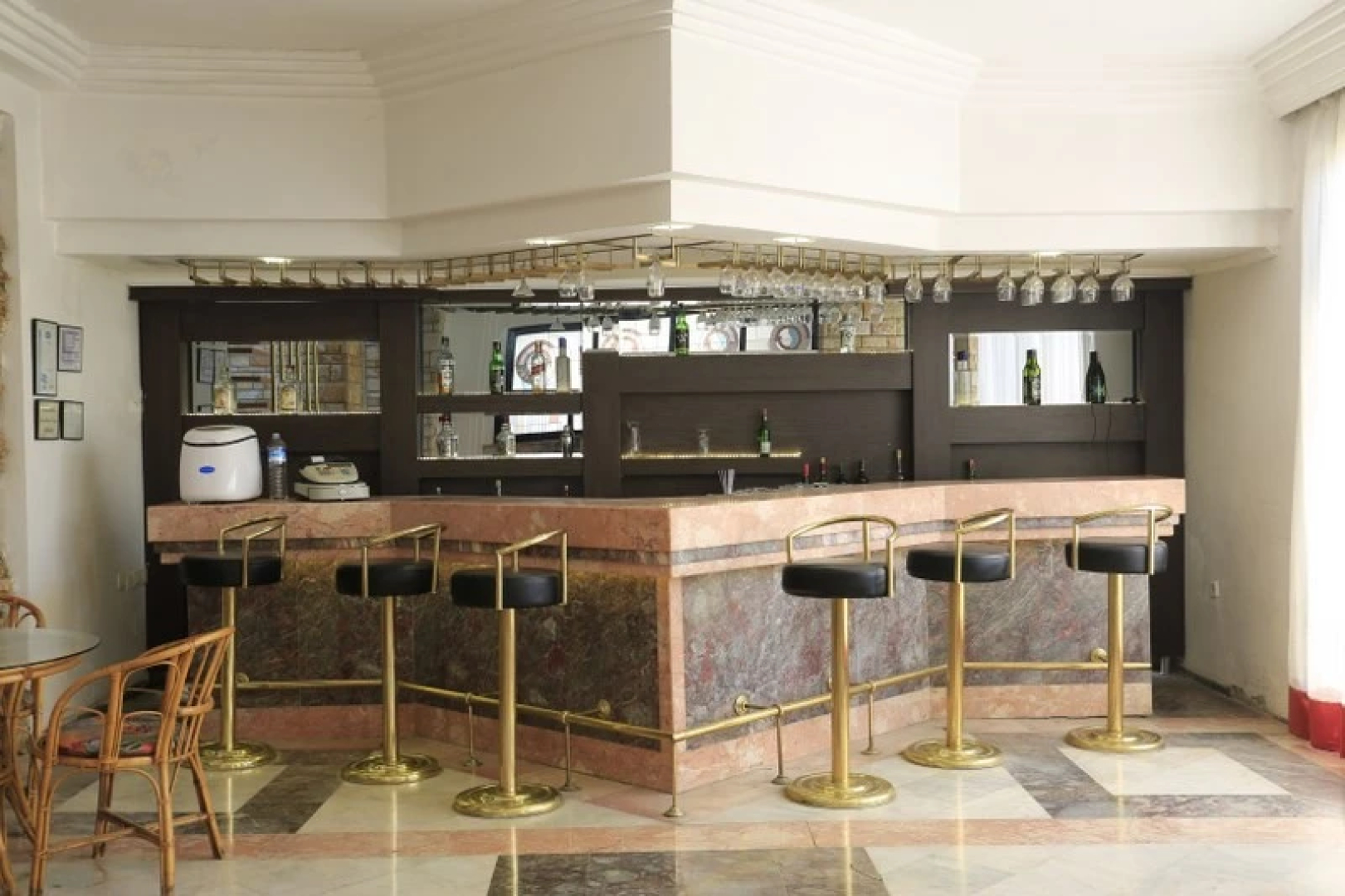 Izethan Hotel