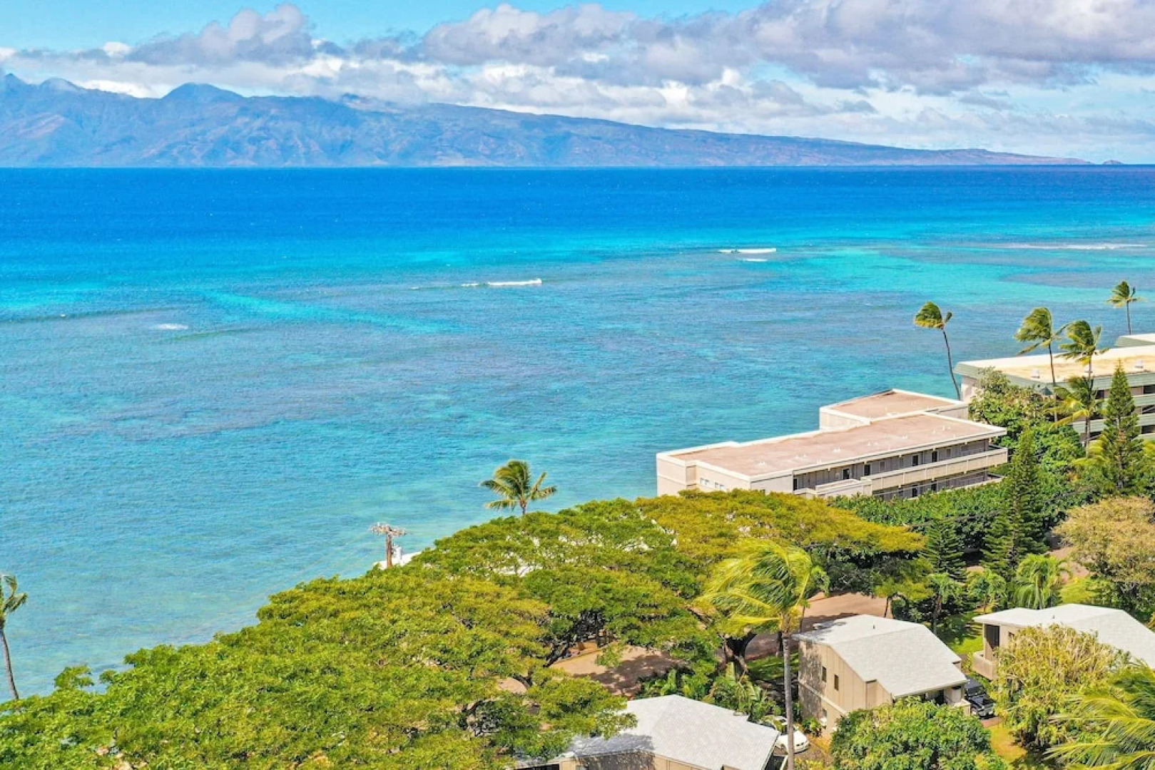 Pohailani #102 Studio Bedroom Condo by RedAwning