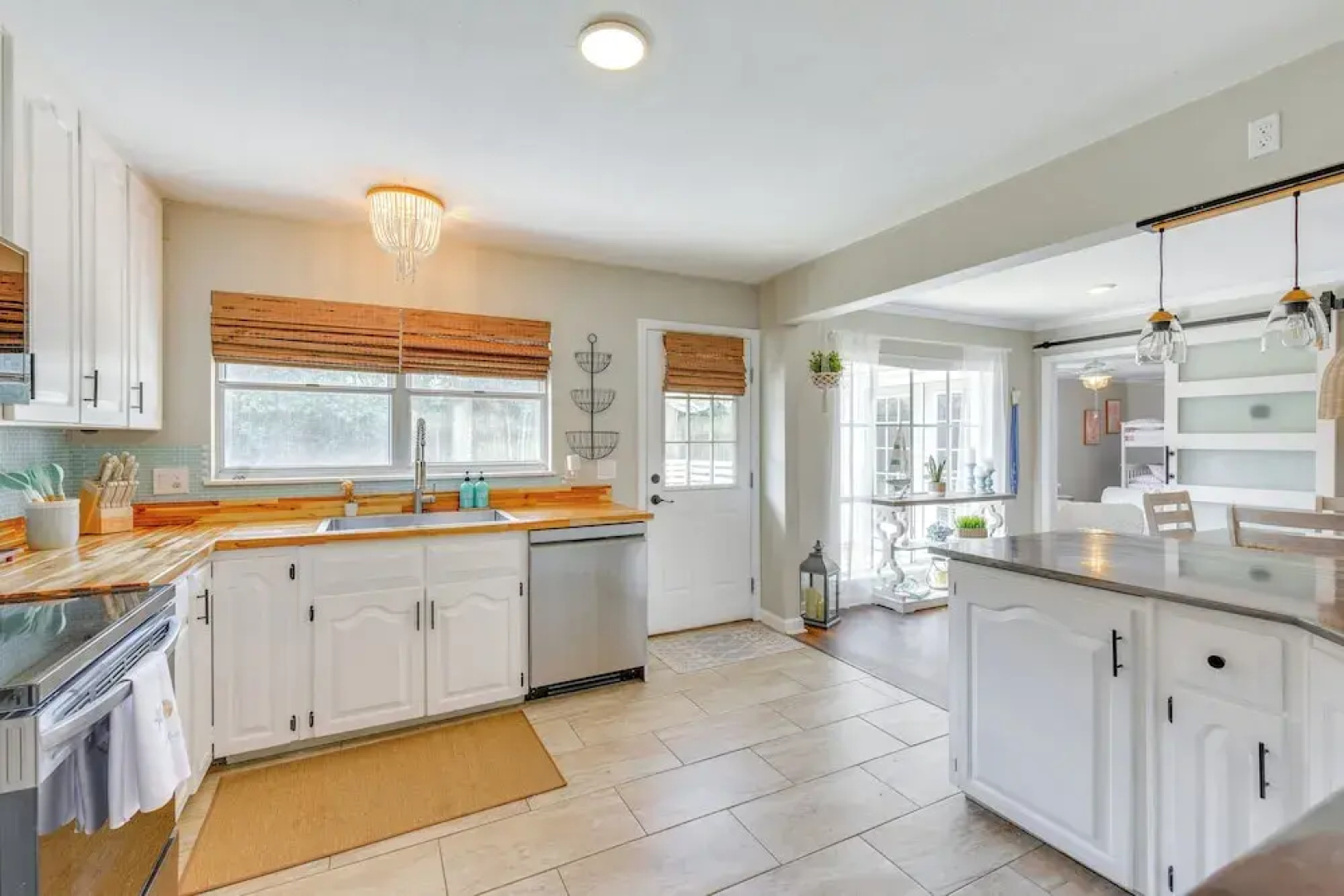 2 Mi to Shore: Modern Retreat in Fort Walton Beach