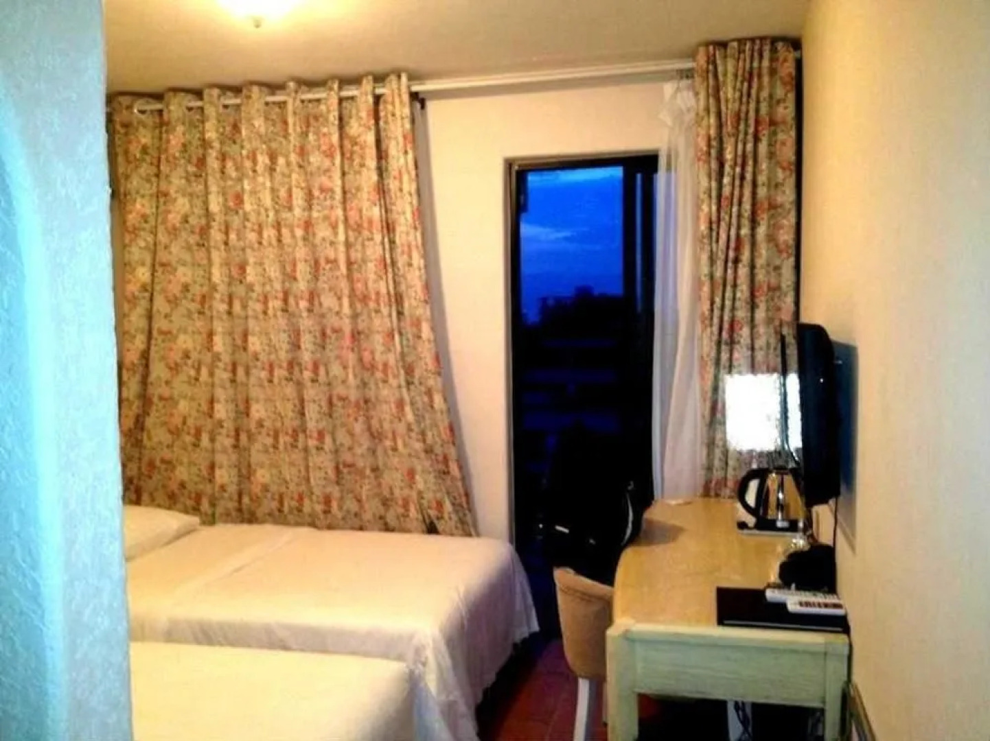 Haikou Yelin Tinghai Hotel (Haikou Bay)