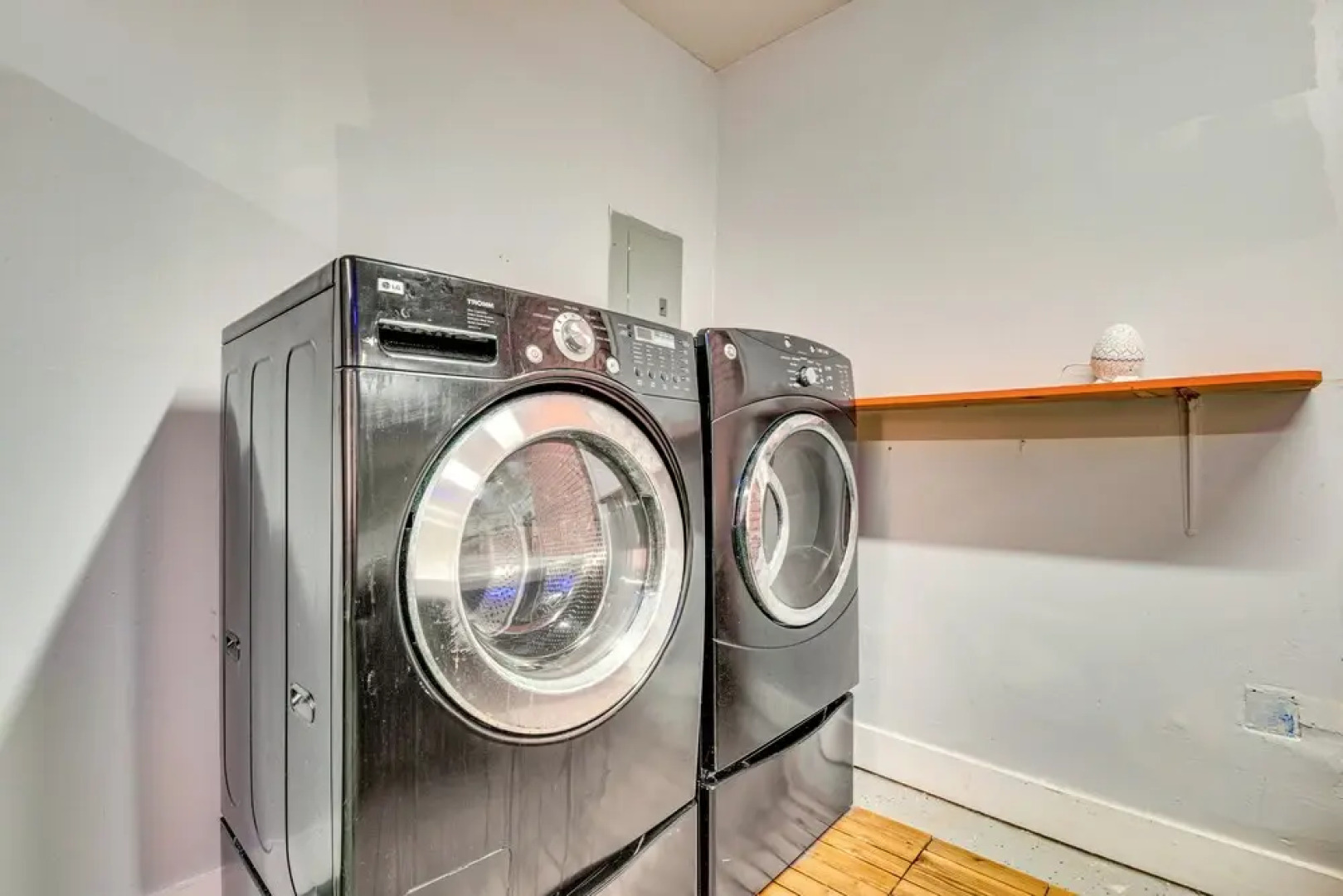 Spacious Home w/ Hot Tub, 14 Mi to Downtown Atl!