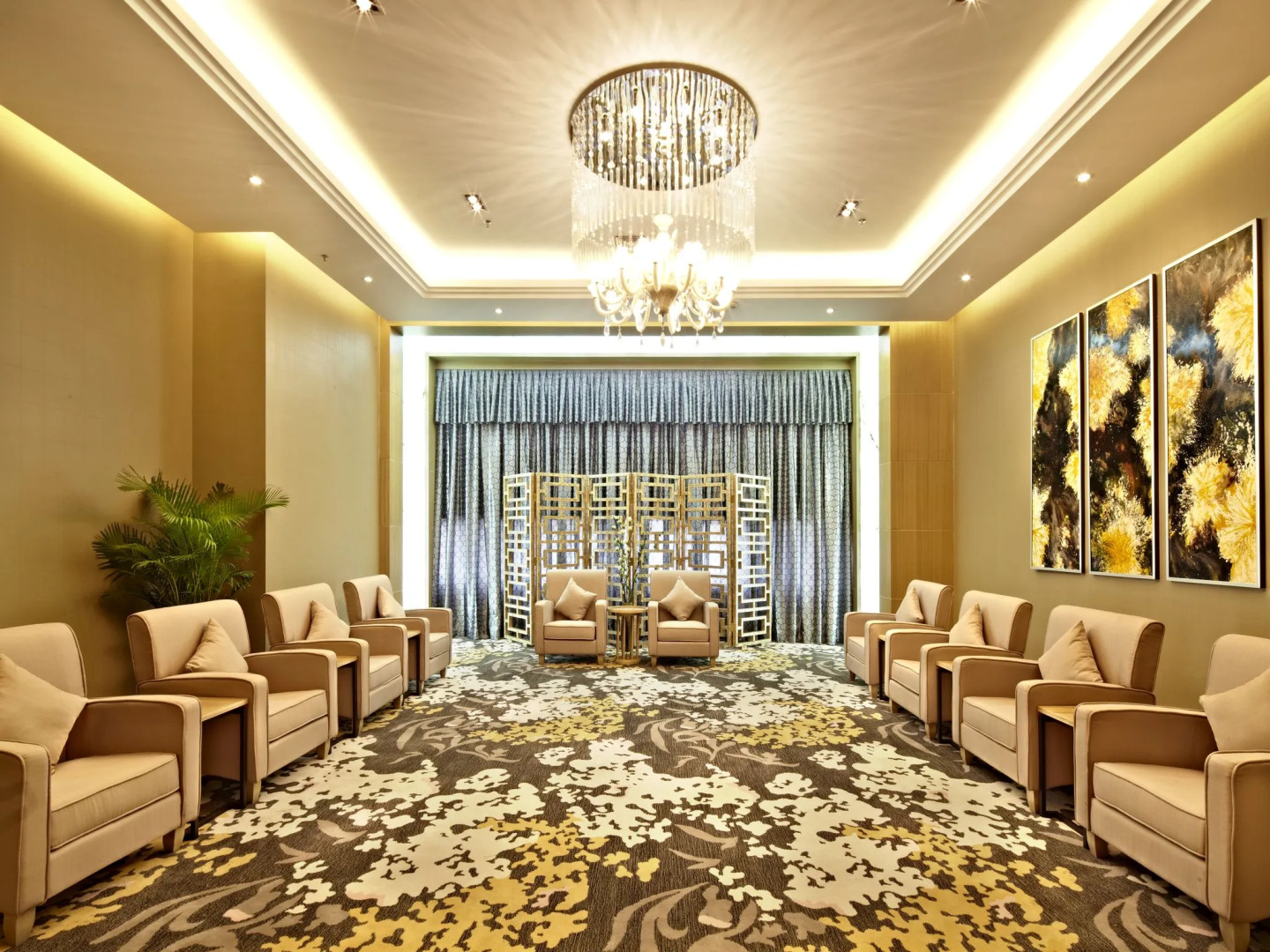 Guangzhou Pearl River International Hotel （Yijing Lu Metro Station）