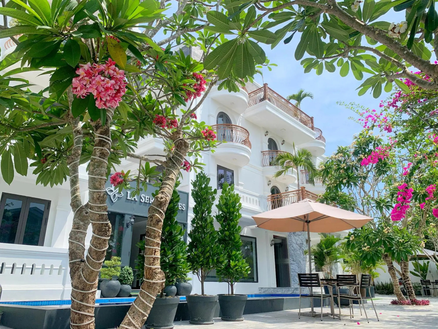La Sera Suites Nha Trang